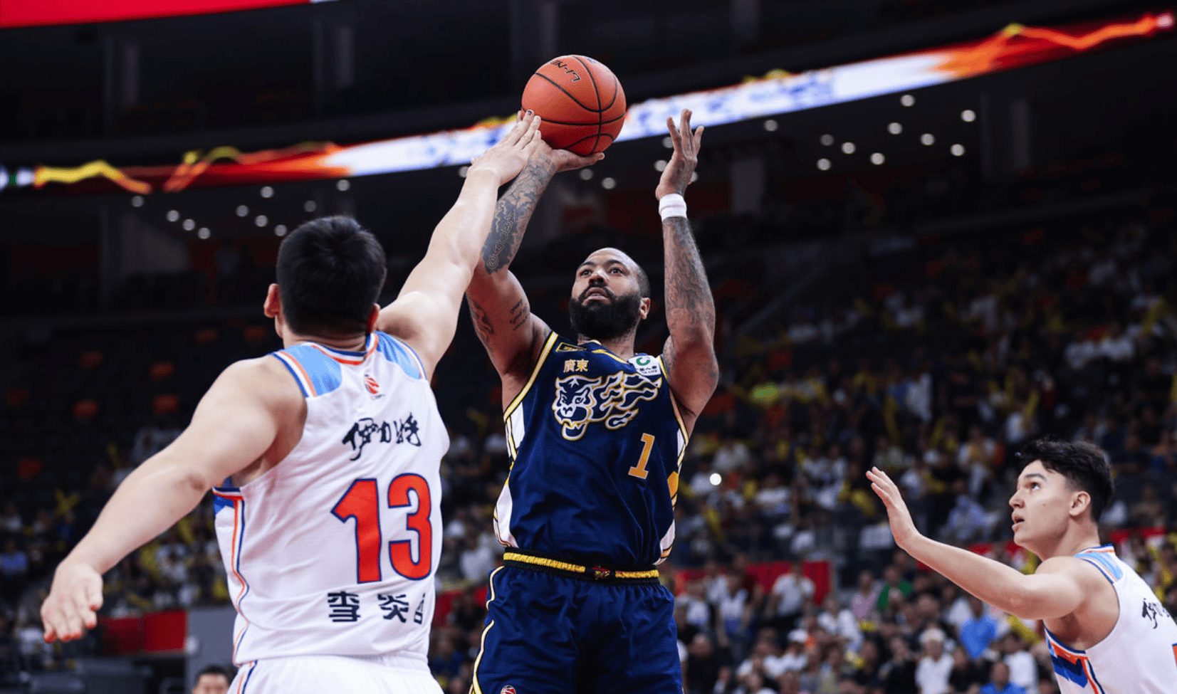 广东男篮成功逆转，全队表现抢眼