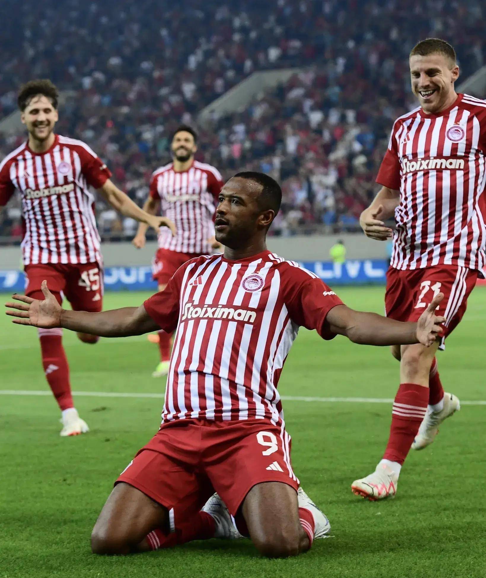 维拉别墅大比分领先，确保胜局