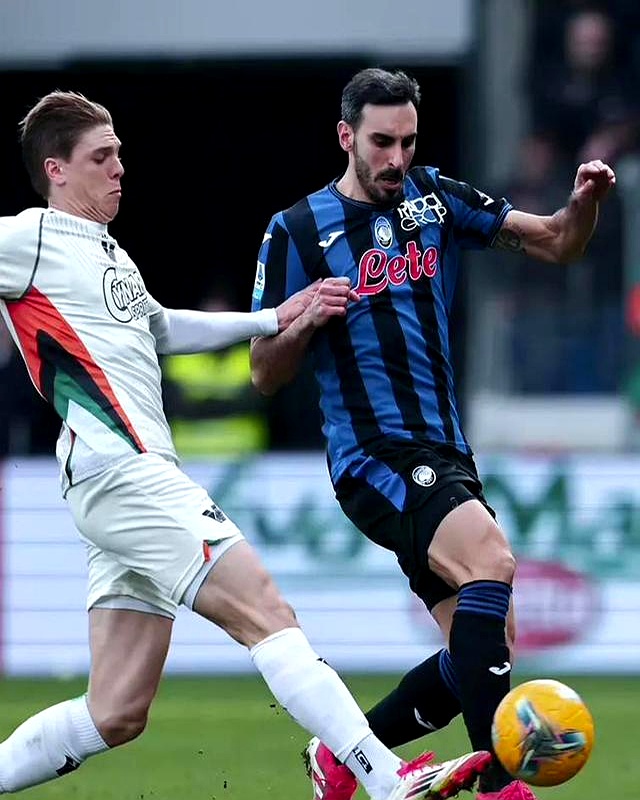 开云体育下载-那不勒斯队力压群雄，稳占榜首位置的简单介绍