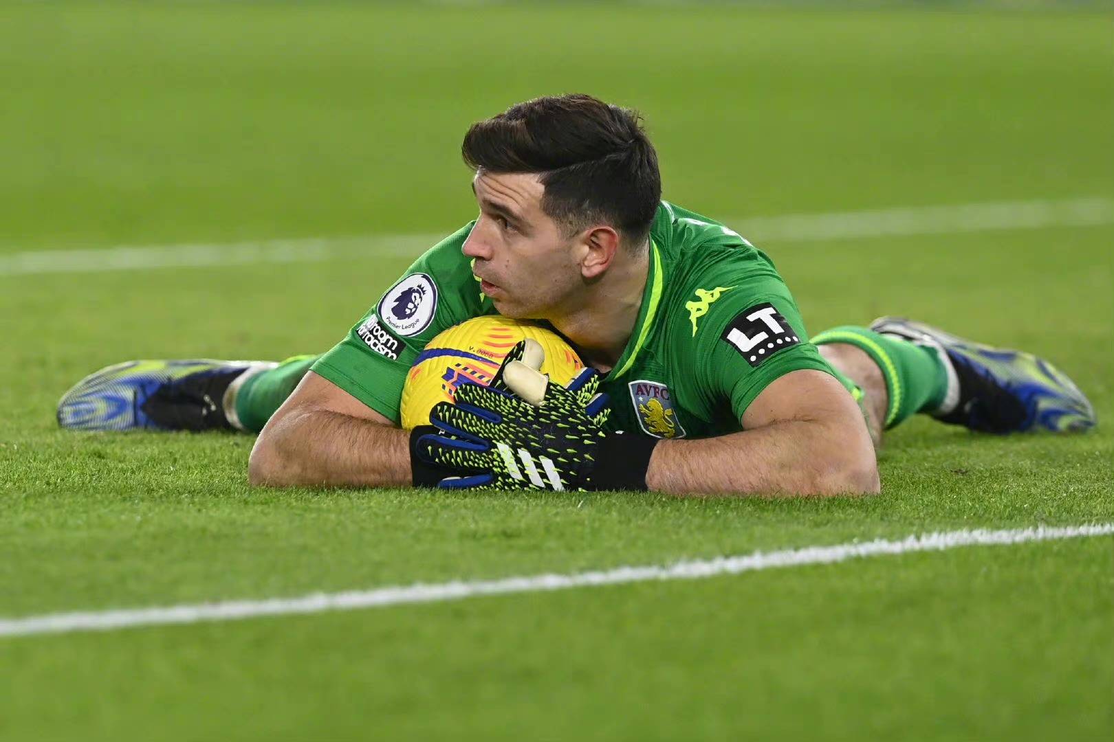 开云平台-尼姆队门将神勇，扑出点球拯救球队