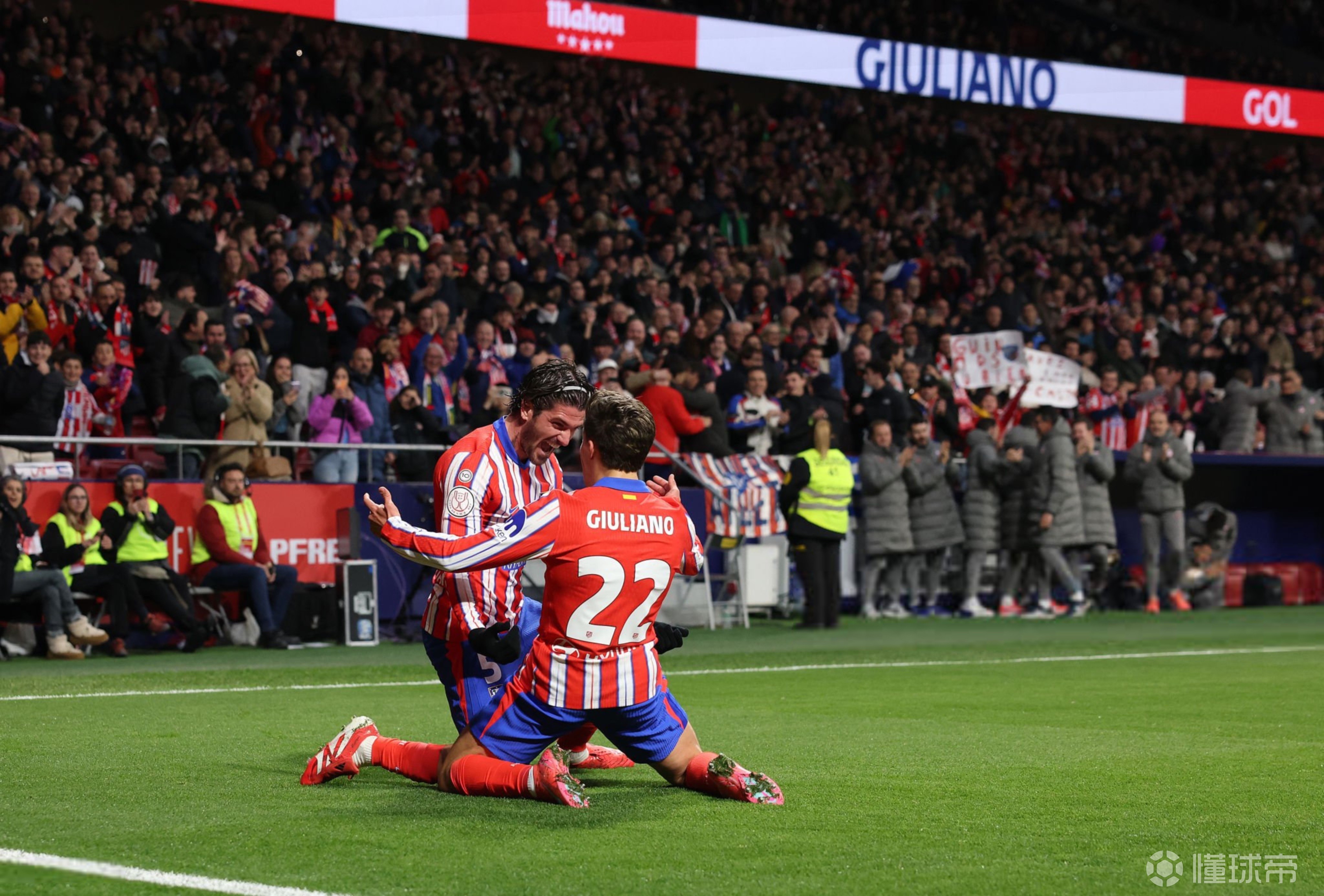 开云体育登录-美国足球队大获胜利继续前进比赛