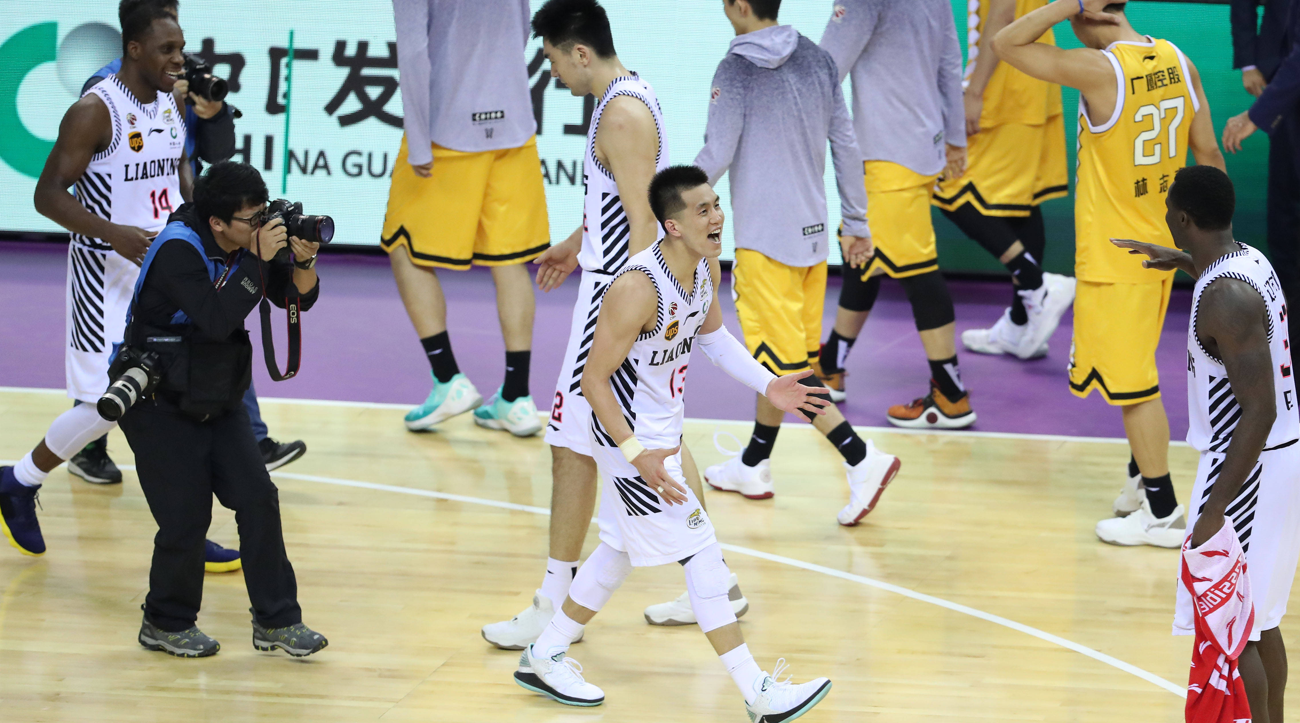 包含河南力量男篮在主场不敌辽宁本钢队的词条