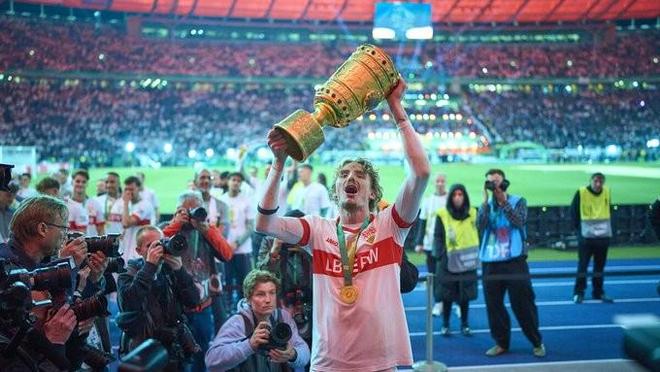 -斯图加特球员集体贡献点球大战胜利