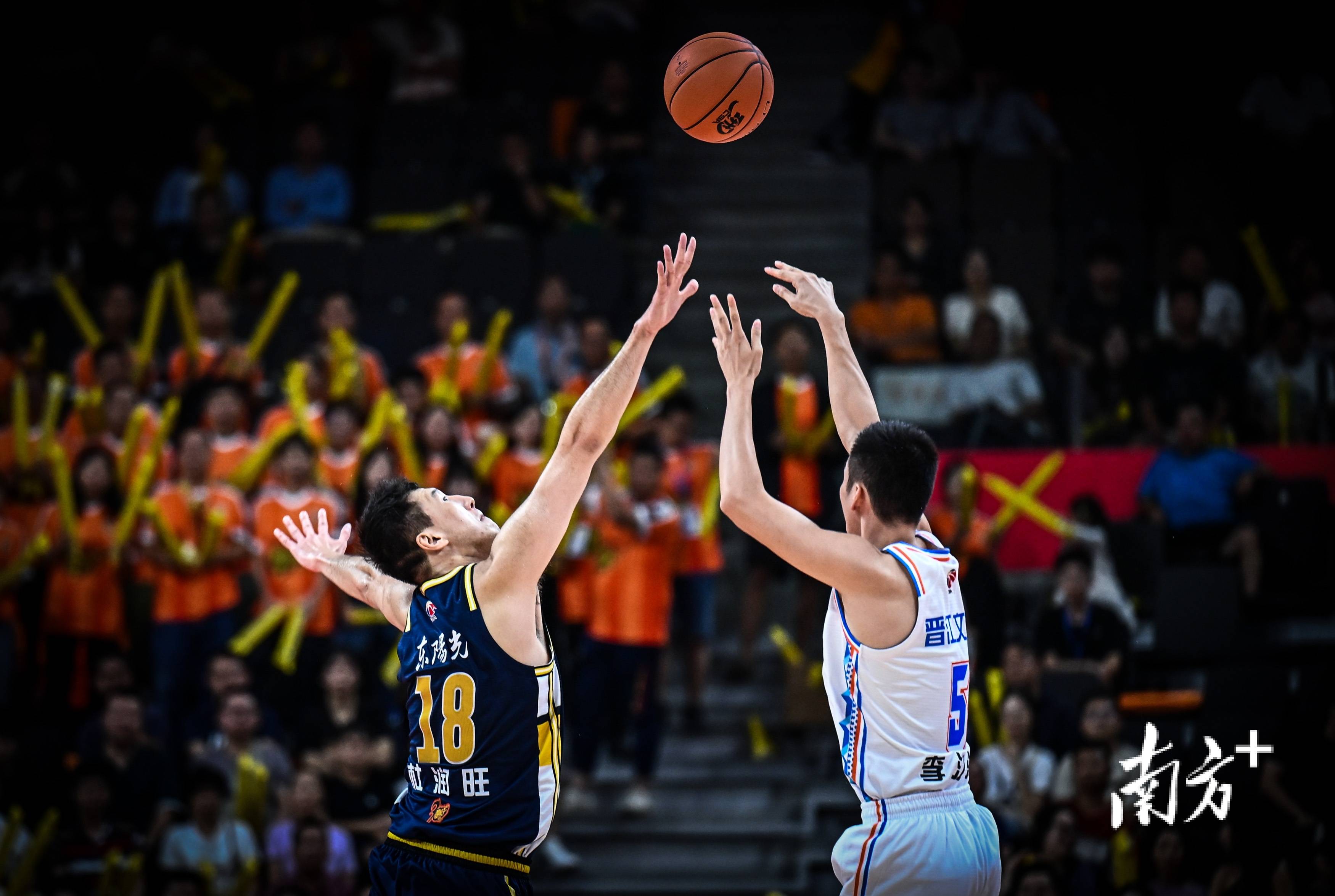 关于湖北男篮客场大胜，取得三连胜的信息