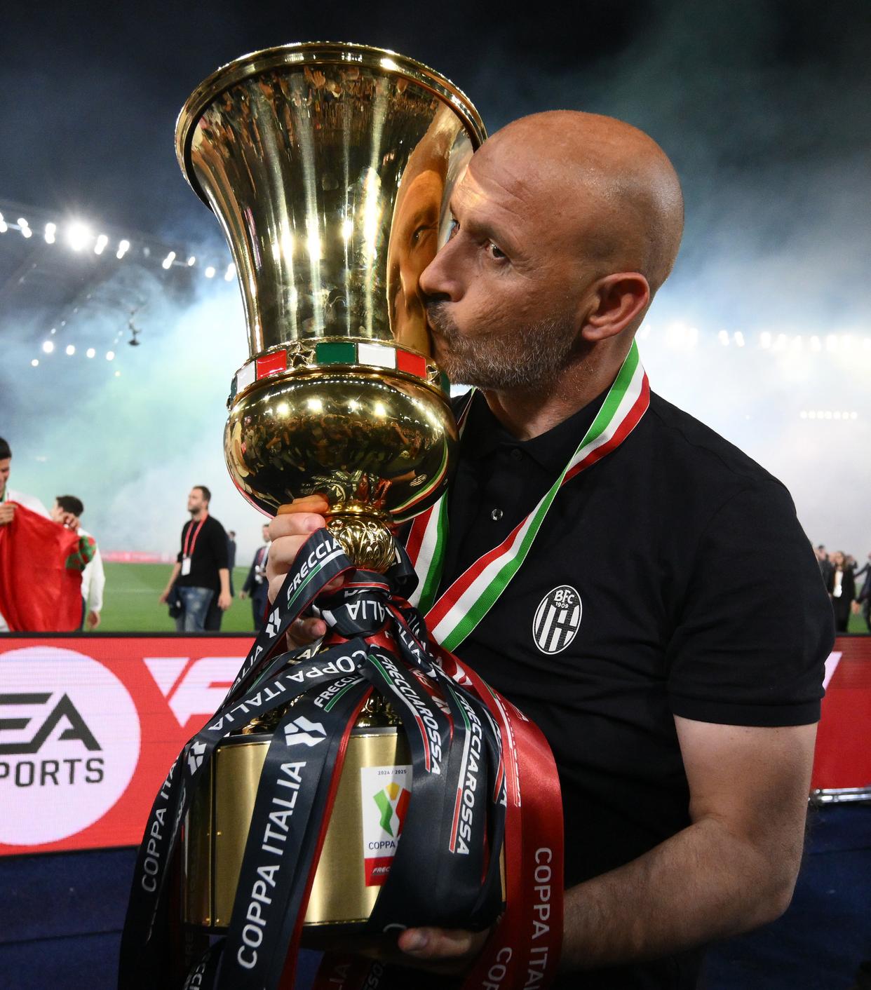 意大利足球联赛中一支球队夺得胜利