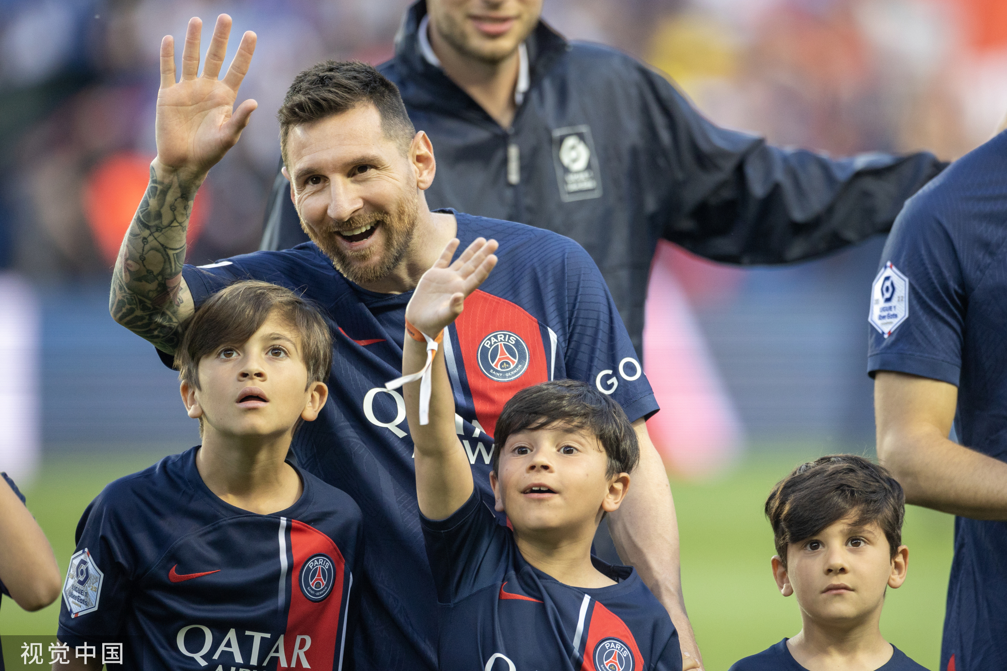 巴萨官宣梅西正式转会巴黎圣日耳曼，结束20年传奇生涯的简单介绍