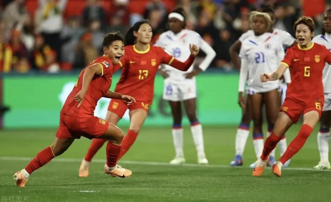 中国女足备战资格赛，团结一心