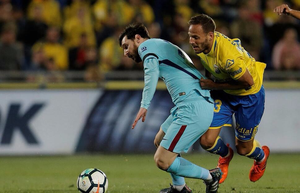 开云体育登录-埃瓦尔主场苦战，险胜对手与积分榜上马不停蹄