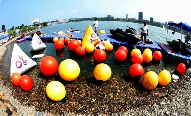 田径比赛上演激情对决，新加坡选手掀起高潮