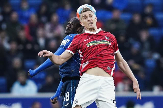 关于技战术派对决，双方势均力敌的信息