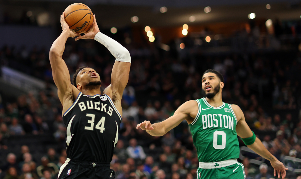 关于雄鹿主场胜公牛，稳居东部第一的信息