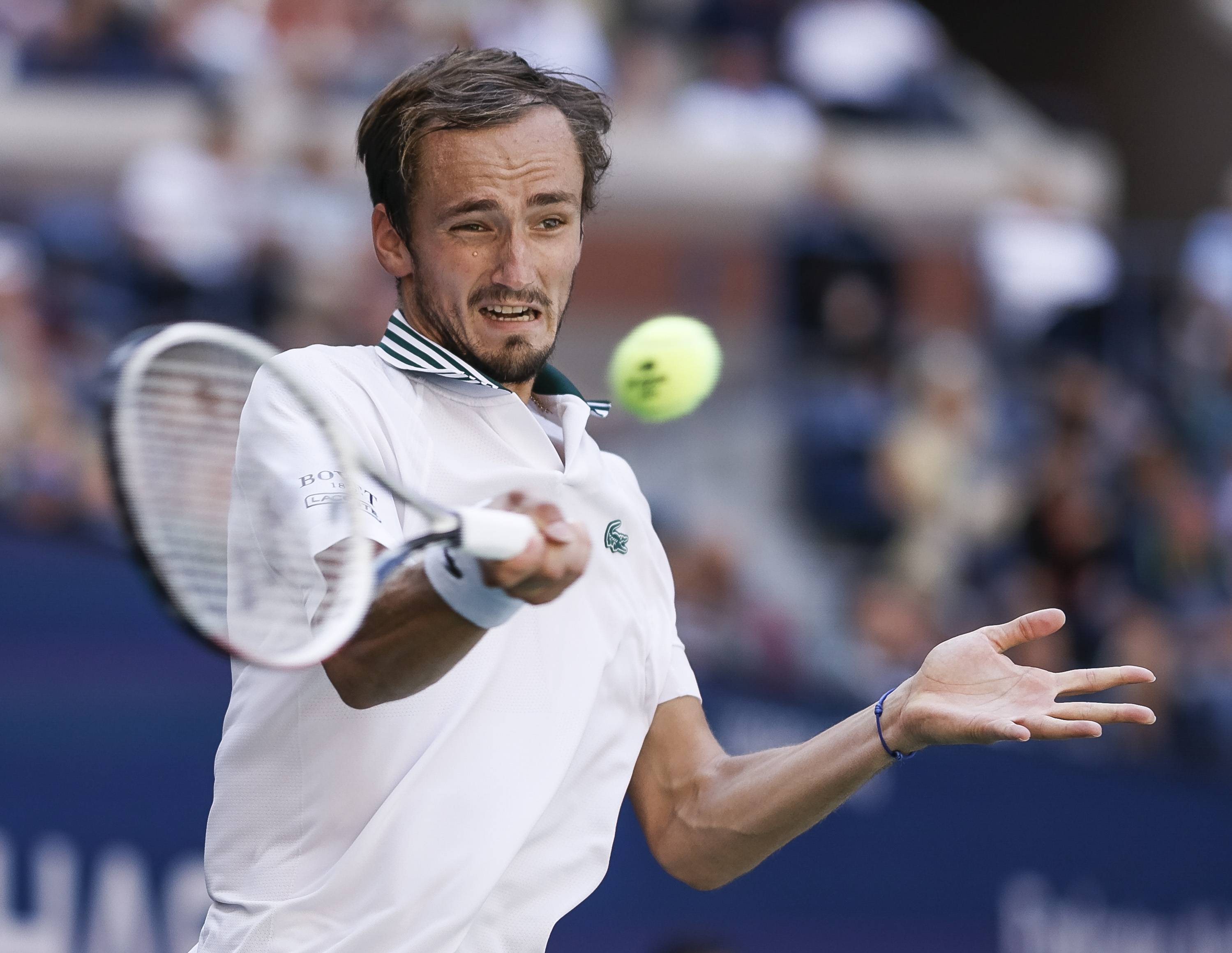 日本网球队翻盘世界网球队，梅德韦杰夫爆发神勇的简单介绍