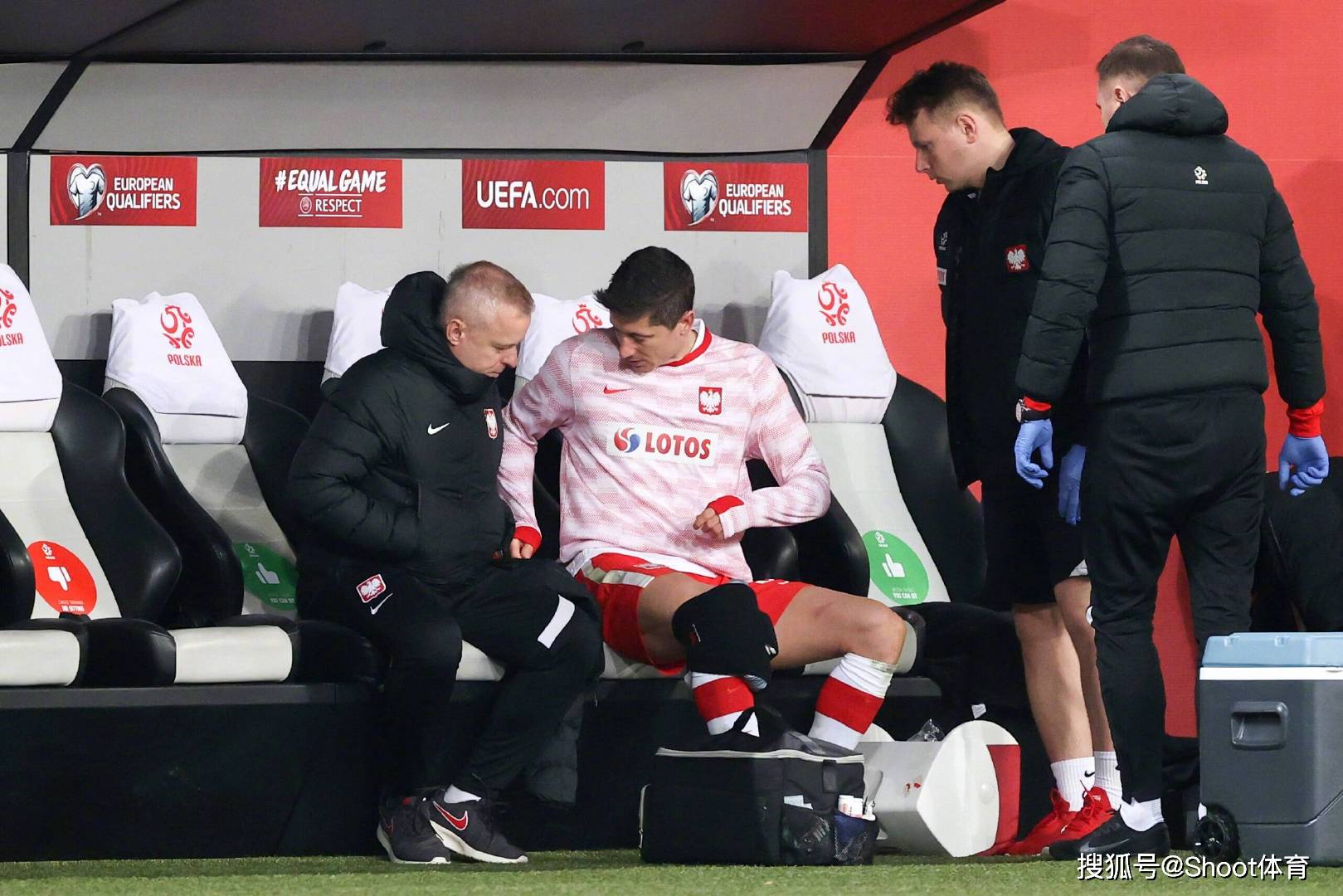 英格兰队碾压波兰队，波尔高光表现