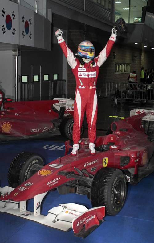 红牛车队碾压迈凯伦，阿隆索扛起全队