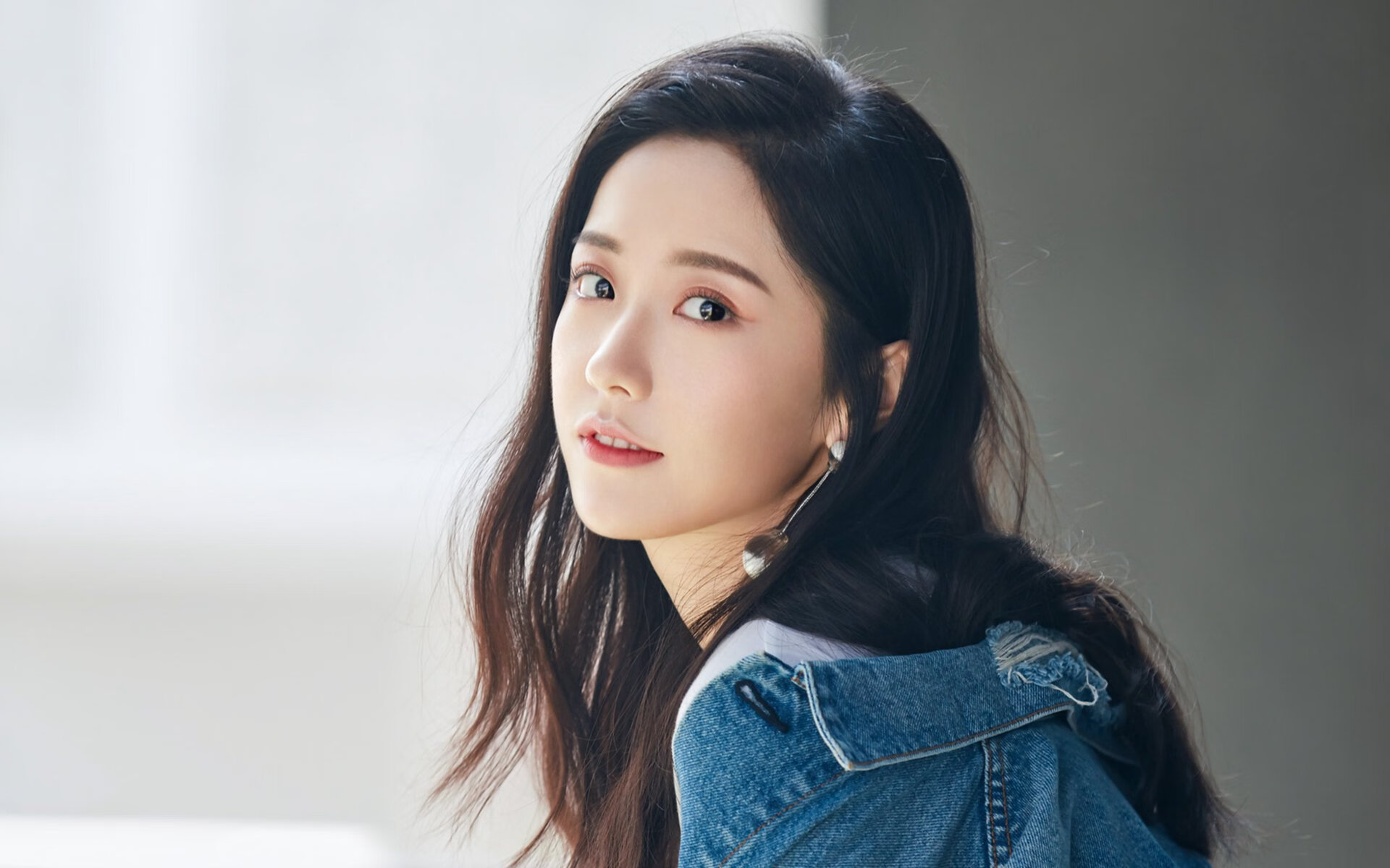 巴林赛道与伦敦城，当F1新战车轰鸣，卡塔尔如何踏平百年兵工厂