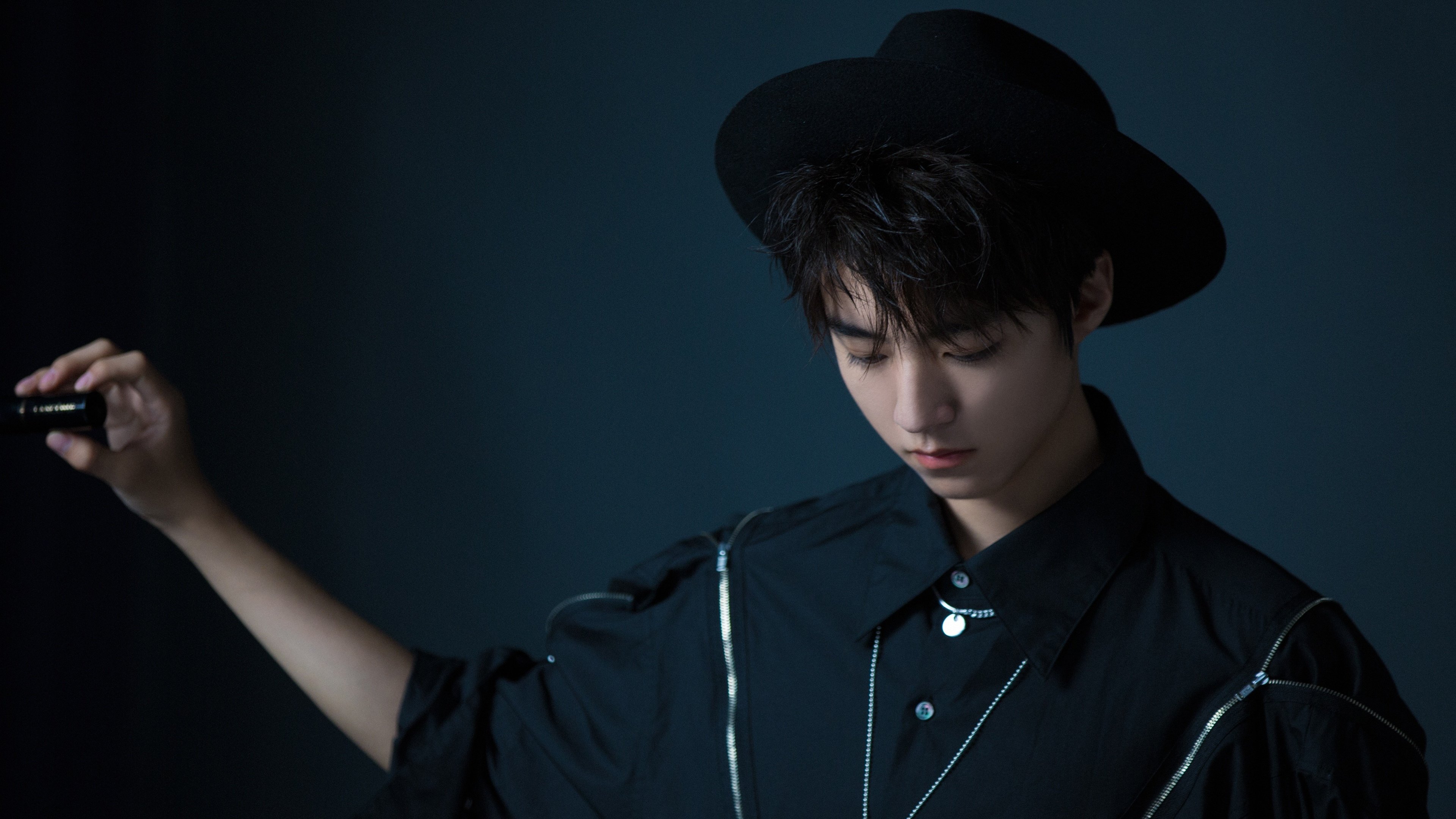 缺席的掌控者,当本泽马的战术幽灵笼罩荷兰险胜巴拉圭之战