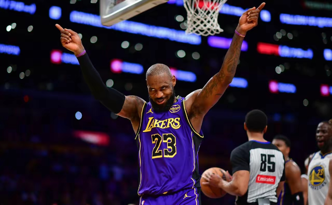 冰岛爆冷喀麦隆，拉亚在2026世界杯接管比赛